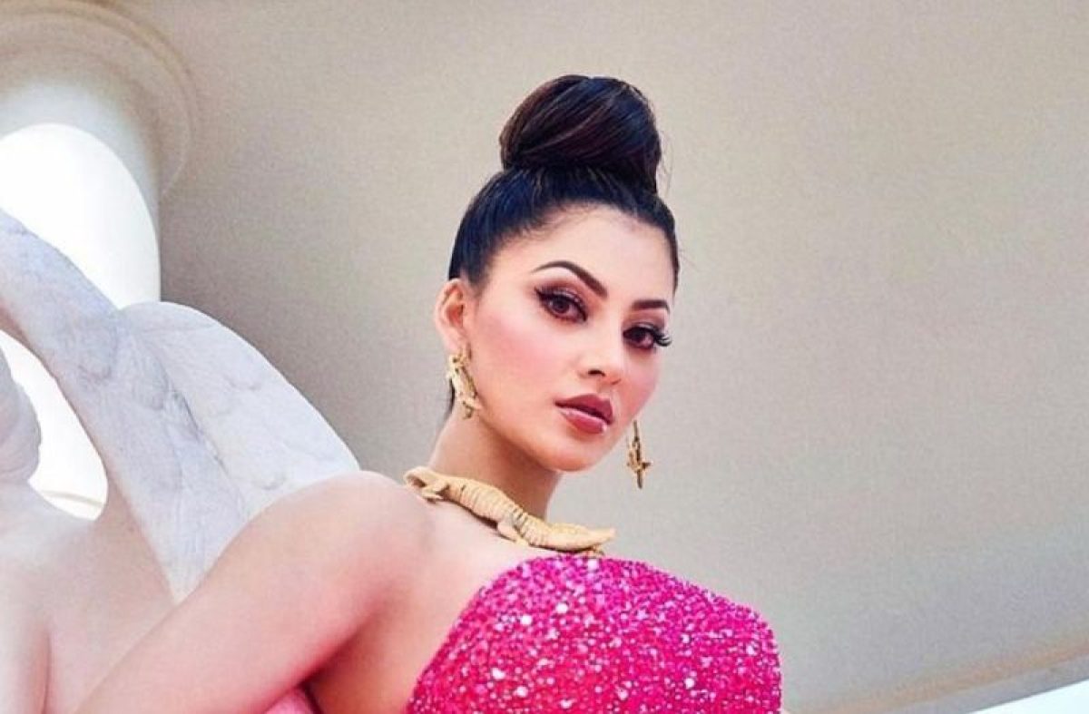 Urvashi Rautela 2019 Xvideos Com - Urvashi Rautela wreaked havoc in Cannes in a pink gown, people remembered  Deepika Padukone after seeing Haseena! - informalnewz