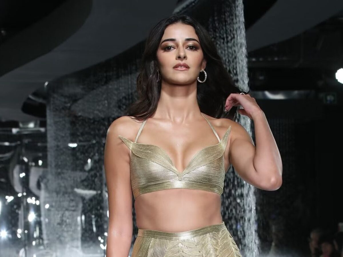 Ananya Panday Carries Large Sieve During Paris Fashion Week Debut,  Applauded By Fans - News18