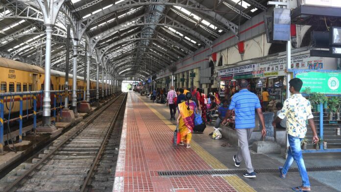 Railway Station New service: Big News! Now passengers will get this service cheaply at railway stations, see here