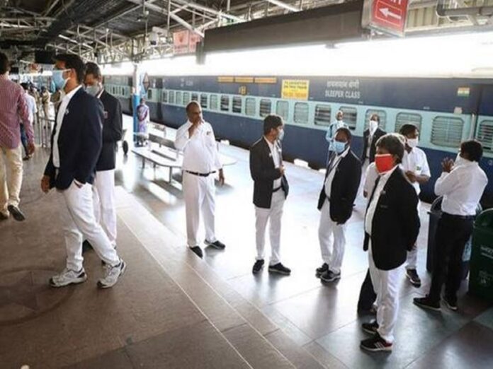 Indian Railways: Good news for government employees! Now government officials can travel in these express trains for official tours, notification issued