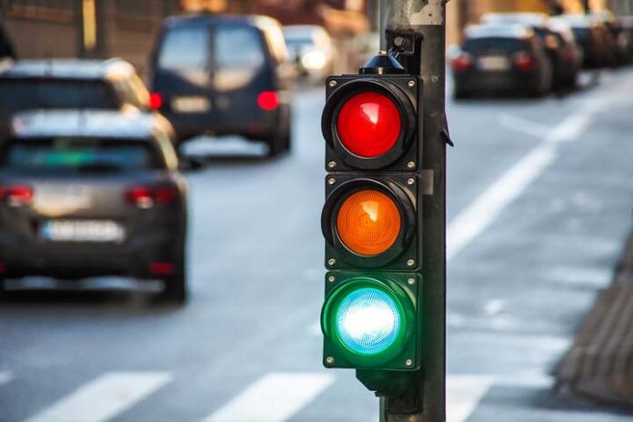 New Traffic Rules: Big News for Drivers ! Drivers will now be fined thousands for red light cross, new rule issued