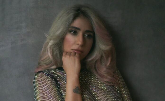 Neha Bhasin went topless in front of the camera, shared a very bo*ld photo of her bedroom