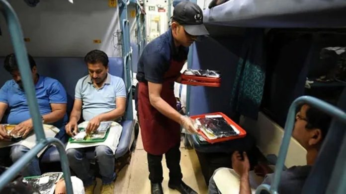 Railway New Service: Now passengers will be able to enjoy their favorite food while traveling in the train, delivery will be done through Swiggy... know the details