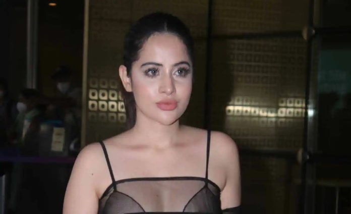 Urfi Javed appeared in front of the camera without a top, you will sweat after seeing this