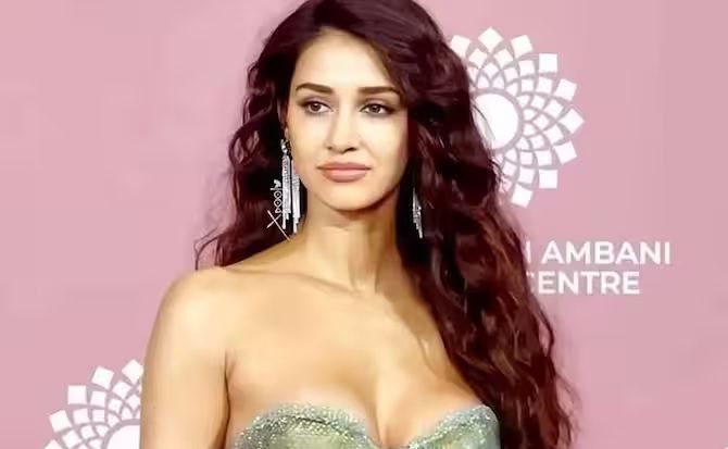 Disha Patani reached the event wearing such a dress, netizens trolled her  fiercely - informalnewz