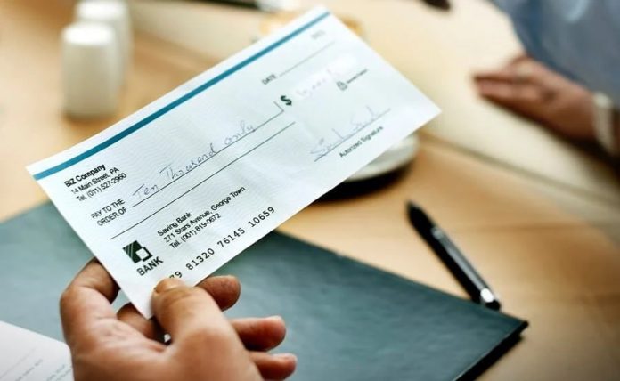 Cheque Rules: Big News! Be careful of these 10 mistakes while signing cheques, otherwise you will suffer huge losses.