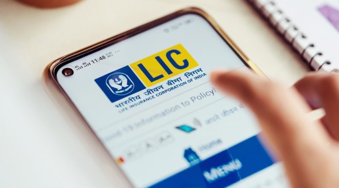 How much will be charged to restart discontinued LIC policy, follow these steps