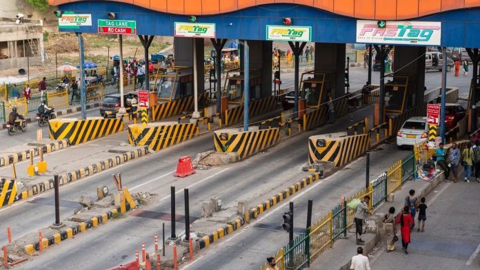 Toll Tax Collection: Nitin Gadkari gave a gift to the highway users, now toll will be deducted in this way, the whole system will change!