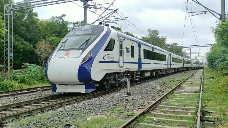 New Vande Bharat train will reach Kashmir in 13 hours, know from fare ...