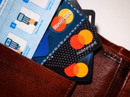 Credit Card Offers: These 4 banks are offering huge discounts and cashback on credit cards, check details