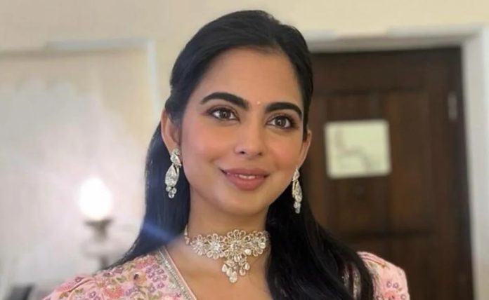 Isha Ambani wore a stunning gown and jewelery for brother Anant's pre-wedding function, people's eyes were fixed on it.