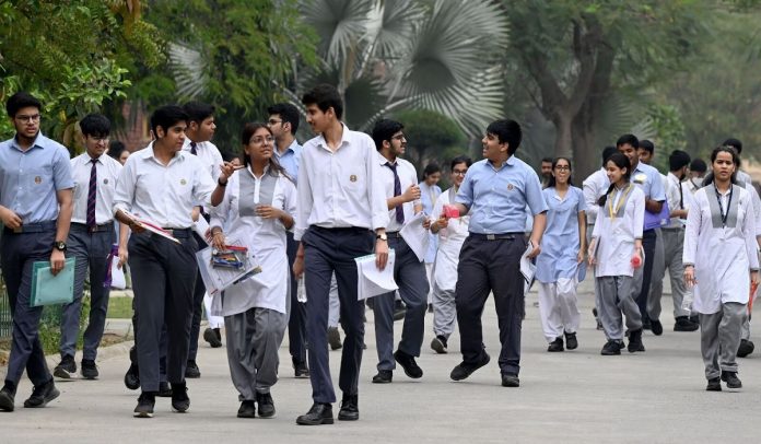 CBSE New Subjects: Big news for students! 10 subjects including 3 languages will have to be studied in 9th-10th, two languages are mandatory in 11th-12th.