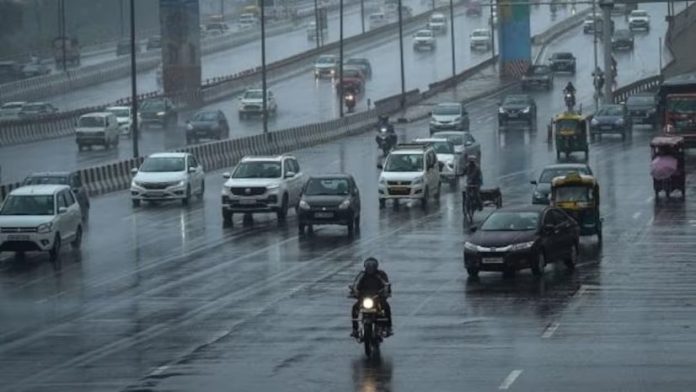 Delhi Rainfall Update: After the day remained cloudy in Delhi, it rained accompanied by strong winds.