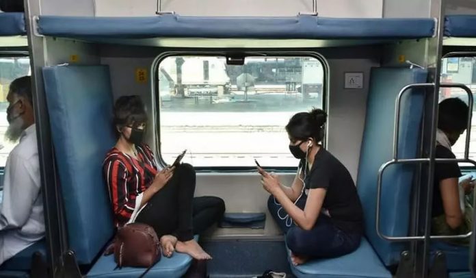 Railways has issued a new rule regarding lower berth, now the lower seat will be reserved for these passengers, Details here