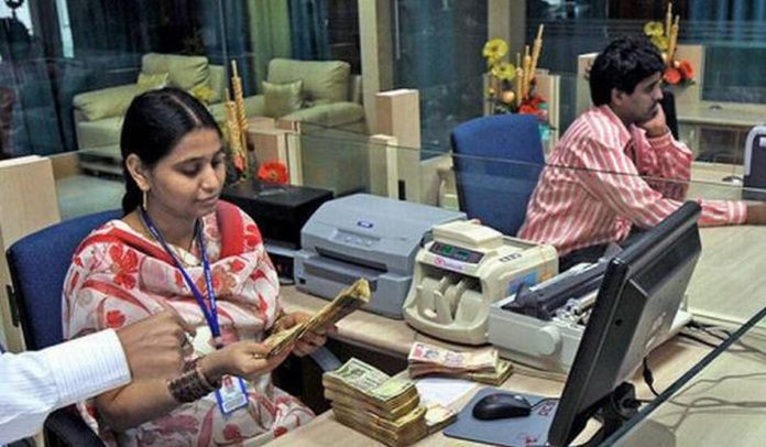 Bank Rules: Now you will have to pay premium to keep your money safe in banks, 'free' insurance up to Rs 5 lakh will be stopped?