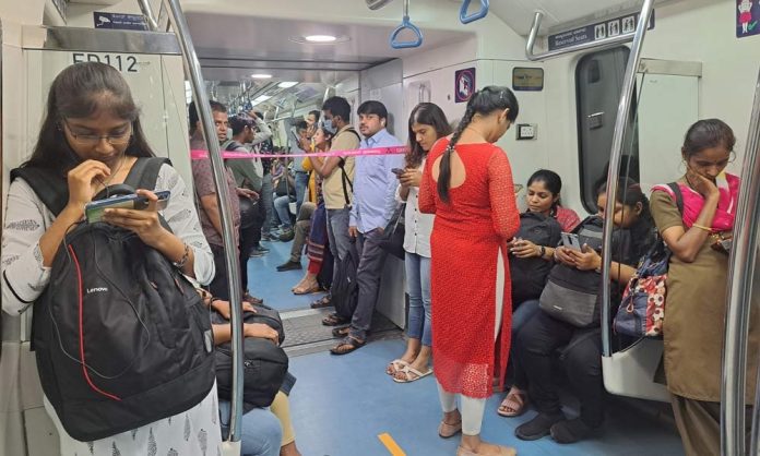 Metro Reserved Coach Fine: Now DMRC will impose a fine of this much on men traveling in reserved coaches - check here