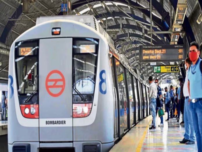 Delhi Metro: Attention Yellow Line travelers! Metro is running late, school-office goers are facing problems