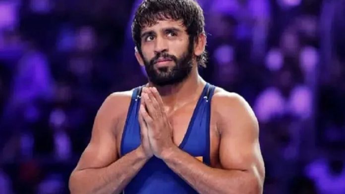 Bajrang Punia insulted the tricolor, placed a shoe on the flag during Vinesh Phogat's welcome ceremony, uproar ensued