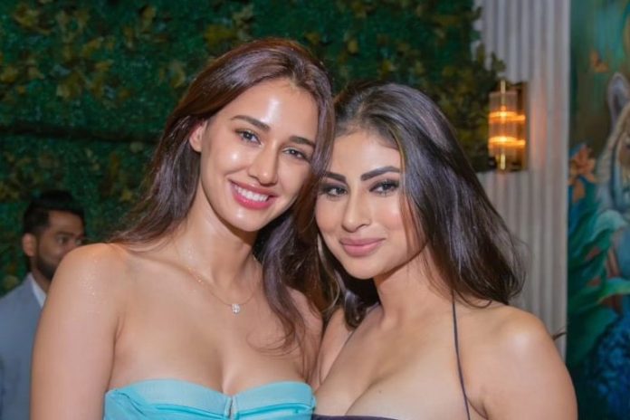 Mouni Roy and Disha Patani were spotted coming out of the restaurant in very short clothes at night, everything was visible as soon as the camera light fell on them