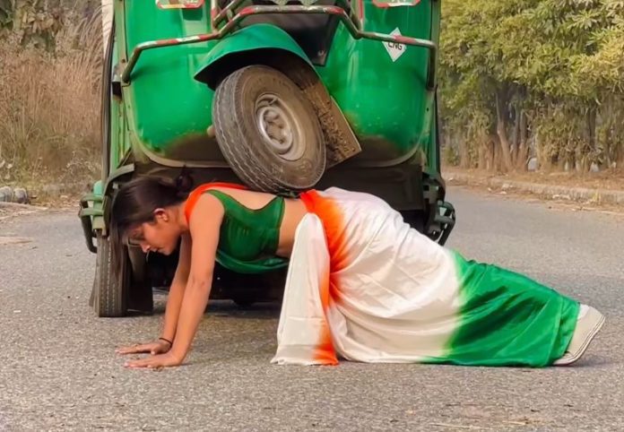 Girl did push-ups with auto on her back, people were stunned after watching the video