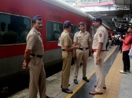 Railways issued rules regarding the travel of policemen, now if caught doing this work, they can be jailed along with fine