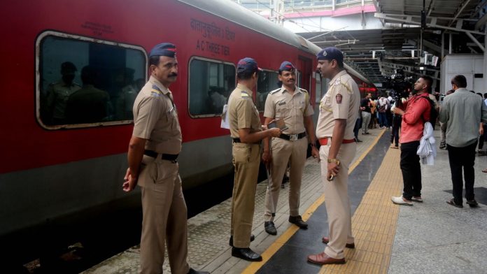 Railways issued rules regarding the travel of policemen, now if caught doing this work, they can be jailed along with fine