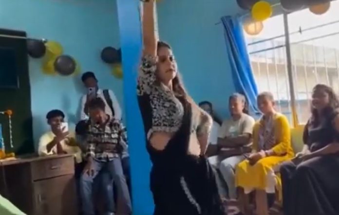 Teacher danced like this on Bhojpuri song, scolded her fiercely on viral video