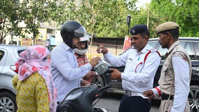 Traffic Challan Rules: Now ₹2000 challan will be deducted even for wearing helmet! Bike and scooter riders should be careful; know the new rules