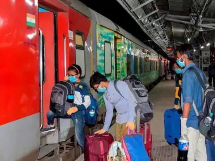 Indian Railway Rules: Now you will not be able to carry these items in the train during the journey, otherwise you will be fined