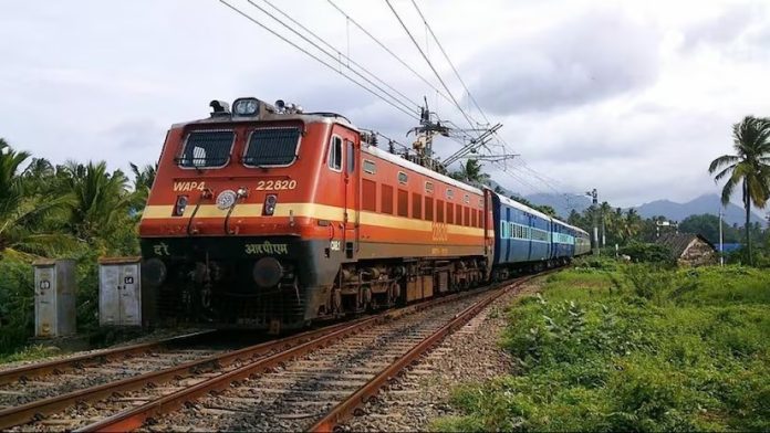 Indian Railways: Passengers are getting Navratri special thali in the train, order like this during the journey