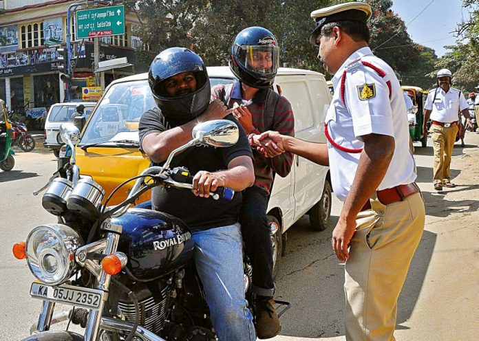 Traffic rules changed: Even if you are riding wearing a helmet, a challan of ₹ 2000 can be issued, know why?