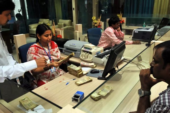 Banking System: Now bank will fine you Rs 100 per day if the transaction fails; Know RBI rules