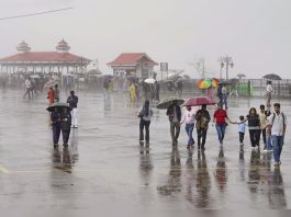 IMD issued alert of heavy rain and snowfall with temperature falling up to 4 degrees.