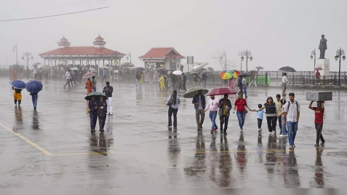 IMD issued alert of heavy rain and snowfall with temperature falling up to 4 degrees.