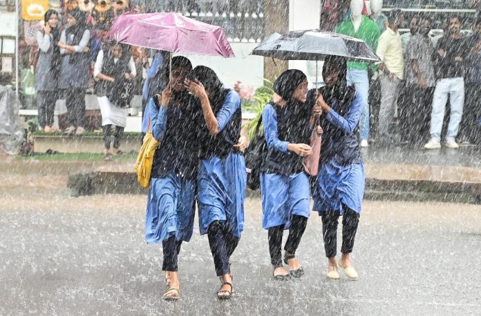 Rainfall Alert: IMD issued alert of hail and heavy rain with strong winds in many states, know the condition of your state