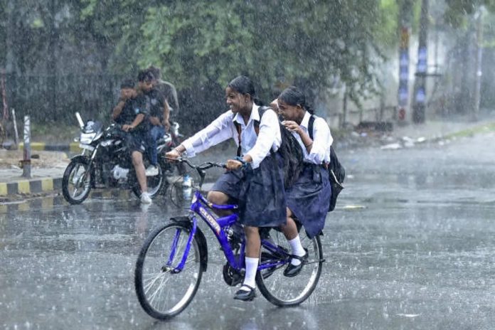 Weather Update: Schools closed in 11 cities due to heavy rain; Know the weather condition