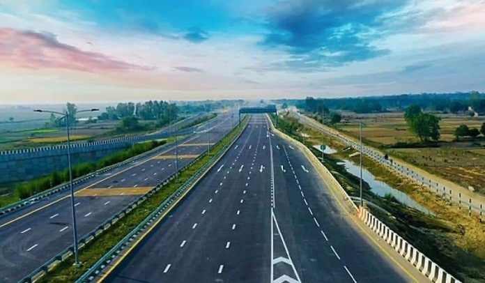 New Expressway: Reach Lucknow from Gorakhpur in 3.5 hours through the new expressway; going to Delhi is also easy