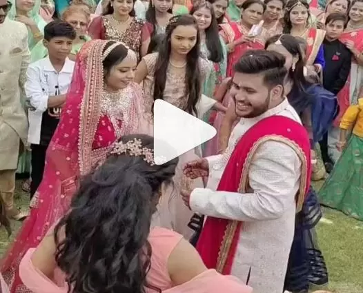 Groom did such a tremendous dance on 'Saajan Ji Ghar Aaye', the brides turned red with shame