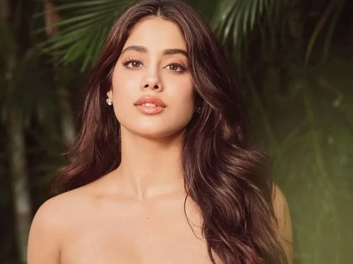 Janhvi Kapoor drapes saree around her body without blouse, you will be intoxicated after seeing the pose