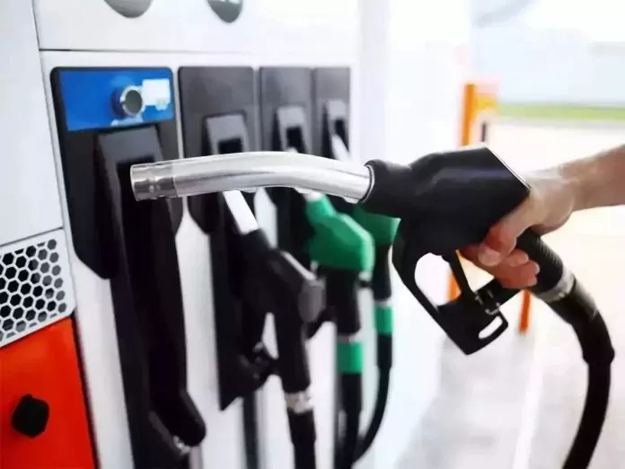 Credit Card Offer: Now you will save 8.5% on filling petrol, this credit card will help you save a lot