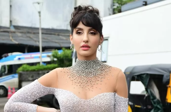 Nora came out in a transparent dress wrapped in stars on her body, injured people with bo*ldness, Watch video