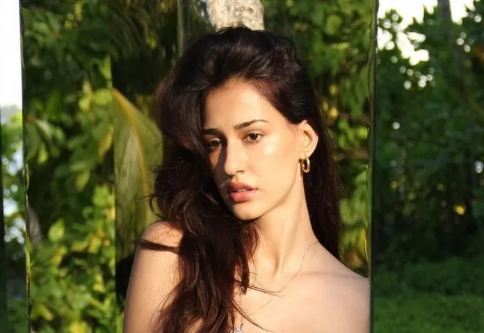 Disha Patani wore such an open dress, the person sitting with her kept staring – Watch