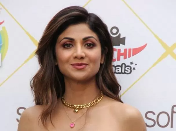 Shilpa Shetty showed everything wearing a transparent top at the age of 47, bo*ld pictures went viral on the internet