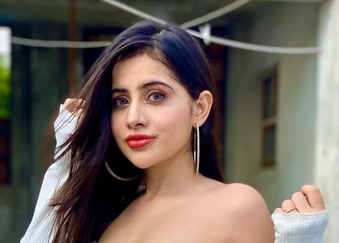 Urfi Javed went topless and wrote Dirty on her chest, the hot and s*xy video of the actress went viral