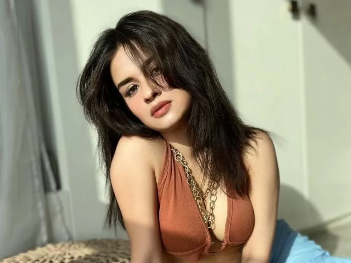 Avneet Kaur herself captured the bo*ld look in the camera, showed hot looks