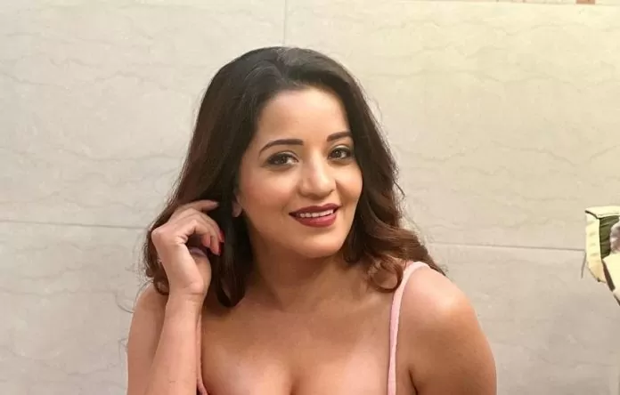 Bhojpuri actress Monalisa shared bo*ld pictures wearing bikini in winter, raised the temperature of people