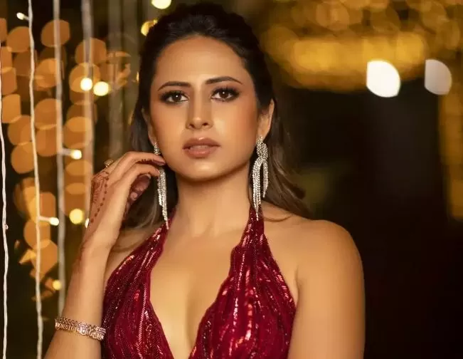 Sargun Mehta crossed all limits of bo*ldness, wore such a short dress for a photoshoot