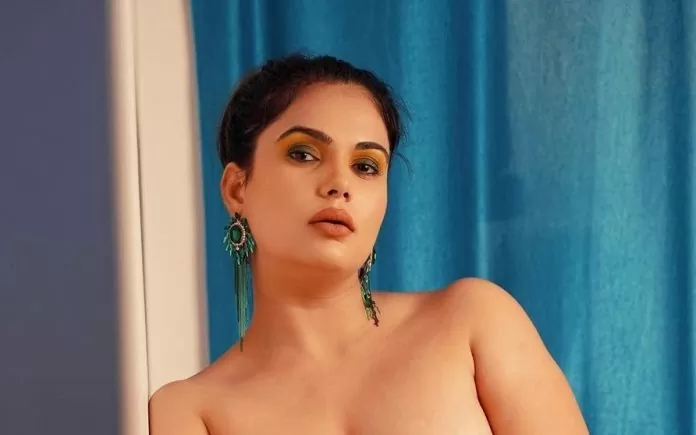 Anupama Agnihotri flaunts toned figure in mon*okini, fans feel hot in winter after seeing photos