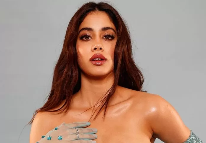 Janhvi Kapoor wore transparent clothes, people’s heart beat increased, seeing the pictures, the breath would be stuck