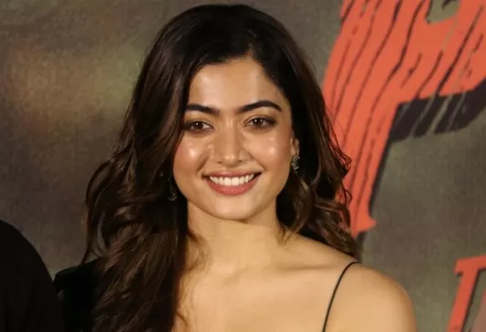 Rashmika Mandanna first called herself a vegetarian, now she was seen eating chicken burger - people trolled